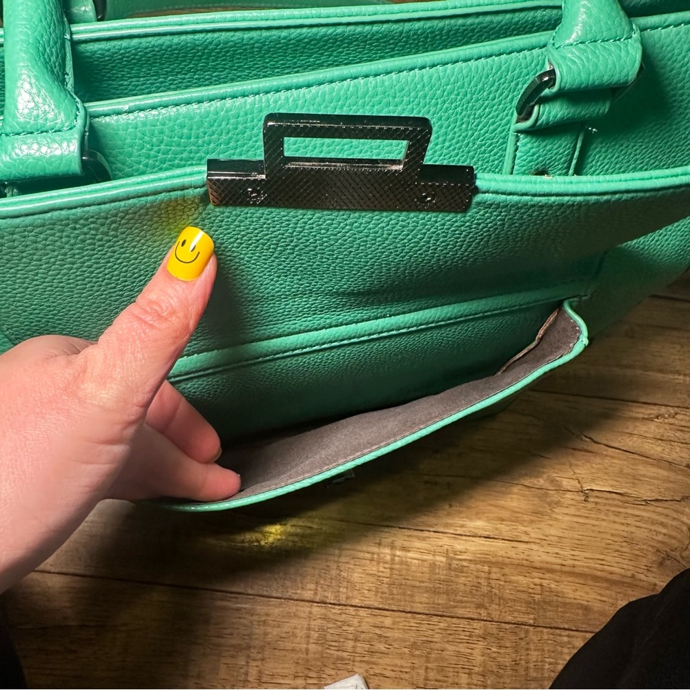 Damsel in Defense Kelly Green Leather Handbag - Picture 6 of 12